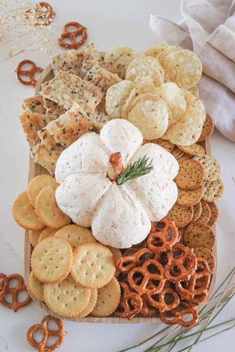 Pumpkin Cheese Ball Recipe Pumpkin Cheeseball, Turkey Cheese Ball Recipe, Pumpkin Cheese Ball Recipe, Halloween Cheese Ball, Pumpkin Cheese Ball, Turkey Cheese Ball, Baby Shower Appetizers, Fall Appetizer, Cheese Ball Recipe