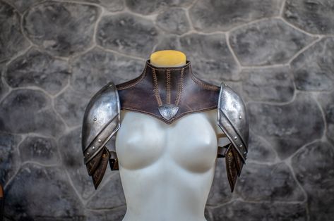 Steel Pauldrons with Leather Gorget Is a part of the Female Armor Corset Set Handmade Exiled Princess www.etsy.com/listing/1450079224 Transform yourself into a formidable warrior or enchanting fantasy character with these stunning Steel Pauldrons and Leather Gorget designed especially for women. Perfectly suited for both Live Action Role Playing (LARP) and cosplay events, these meticulously crafted armor pieces combine style, strength, and comfort in one exceptional package. Key Features: High-Quality Steel Pauldrons: Crafted with precision from durable steel, these pauldrons offer excellent protection while remaining lightweight enough to ensure ease of movement during your adventures. The steel is expertly shaped and textured for a truly authentic medieval or fantasy aesthetic. Custom Fi Female Armor Cosplay, Leather Armor Women, Female Leather Armor, Lady Armor, Princess Armor, Armor Corset, Lightweight Armor, Leather Pauldron, Neck Armor