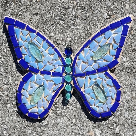 Butterfly Mosaics, Mosaic Butterflies, Mosaic Ornaments, Mosaic Butterfly, Butterfly Ideas, Easy Mosaic, Mosaic Tiles Crafts, Butterfly Mosaic, Tile Mosaics