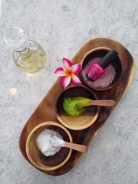 Pedicure Bowl Ideas, Privates Nagelstudio, Nail Bar Ideas, Pedicure Services, Wooden Cups, Pedicure Station, Nail Salon Interior, Winter Drink, Spa Manicure