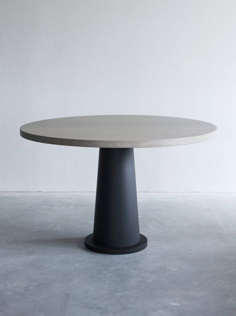 VAN ROSSUM · KOPS ROUND TABLE WITH STEEL BASE Round Dining Table Diy, Metal Round Dining Table, Dream Flat, Metal Tables, Round Wooden Dining Table, Dining Table Round, Wood Table Design, Spring Furniture, Vintage Dining Room