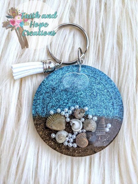 Car Mirror Decorations, Beach Keychain, Shaker Keychain, Resin Beach, Blue Keychain, Diy Resin Projects, Resin Ideas, Resin Design, Ganesha Art