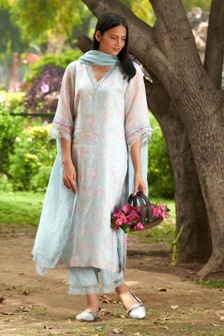 Shop for Priti Prashant Blue Handwoven Printed Kurta Set for Women Online at Aza Fashions Short Sleeve Kurta Women, Cotton Kurta Set Designs Women, Suit Designs Indian Style Neck, Handwork Kurti Designs, Suit Designs Indian Style Latest, V Neck Kurti Design, Aline Kurti Design, Salwar Neck Patterns, Suit Designs Indian Style