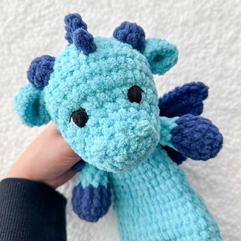 This is a free crochet snuggler pattern of a cuddly magical dragon! Half stuffed animal, half blanket but twice the fun! This crochet dragon lovey would be a great crocheted nursery gift! Embroidered eyes and blanket yarn make it more baby friendly. Snuggler Pattern, Crochet Snuggler, Dinosaur Crochet Pattern, Dragon Half, Crochet Lovey Free Pattern, Amigurumi Dinosaur, Magical Dragon, Dinosaur Crochet, Crochet Dinosaur Patterns