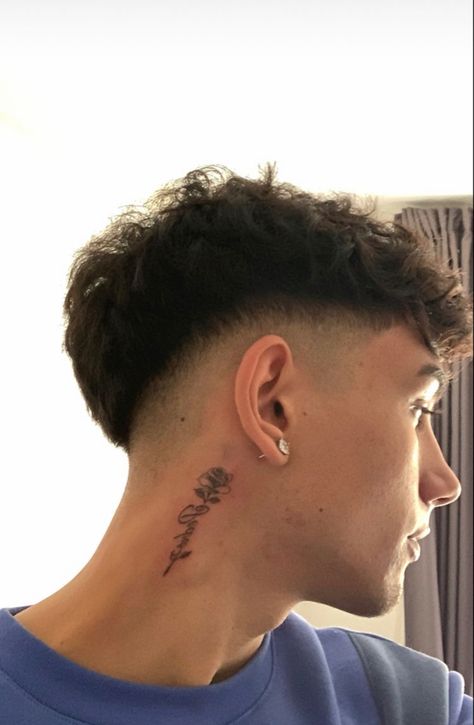 New Hair Cut Style, Unique Half Sleeve Tattoos, Men Fade Haircut Short, Fade Haircut Styles, Best Neck Tattoos, Small Neck Tattoos, Male Haircuts Curly, Side Neck Tattoo, Low Fade Haircut