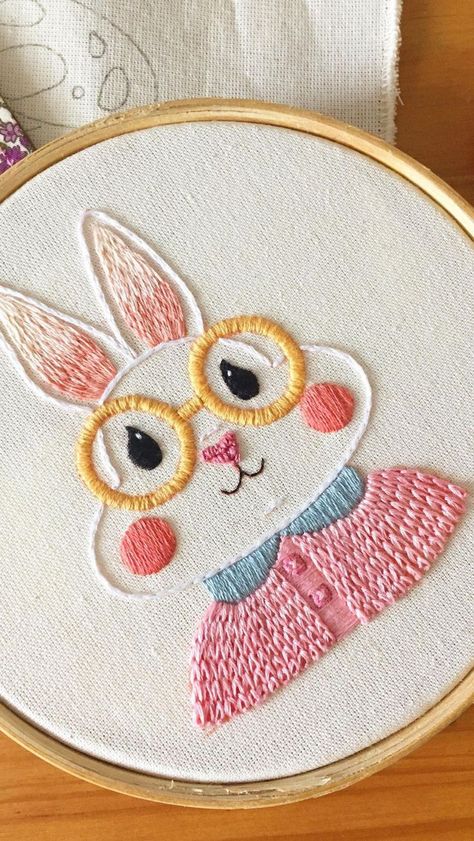 Embroidery Cute Designs, Hand Embroidery Designs Flowers, Simple Cute Embroidery, Cute Embroidery Designs Simple, Hand Embroidery Inspiration, Embroidery Inspiration Simple, Embroidery Designs Simple, Embroidery Designs Pattern, Angel Embroidery