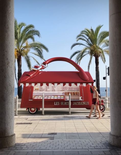 Ooh Marketing, Pop Up Concept, Popup Store, Jacquemus Pop Up Store, Jacquemus Marketing, Luxury Brand Activation, Brand Pop, 3d Video, Street Marketing