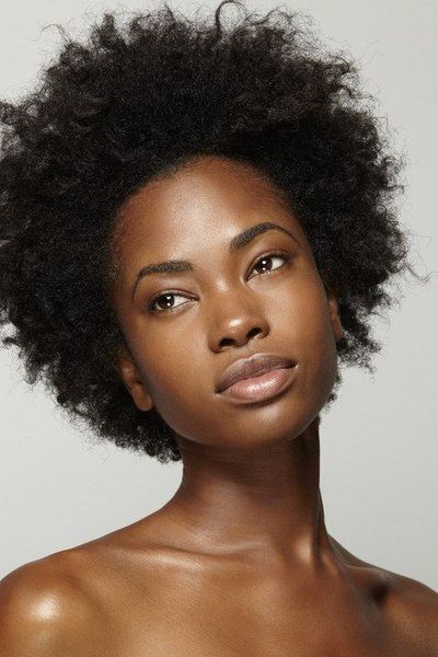 natural hair Lightweight Foundation, Table Talk, Red Table, American Woman, Dark Skin Women, Short Natural Hair Styles, African Beauty, Afro Hairstyles, Brown Skin