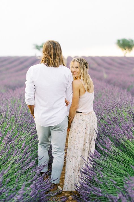 Lavender Couple Photography, Lavender Farm Photoshoot Couple, Engagement Photos Lavender Field, Lavender Field Photoshoot Couple, Lavender Field Photoshoot Outfit, Lavender Farm Photoshoot, Lavender Field Photoshoot, Lavender Engagement, Lavender Fields Photography