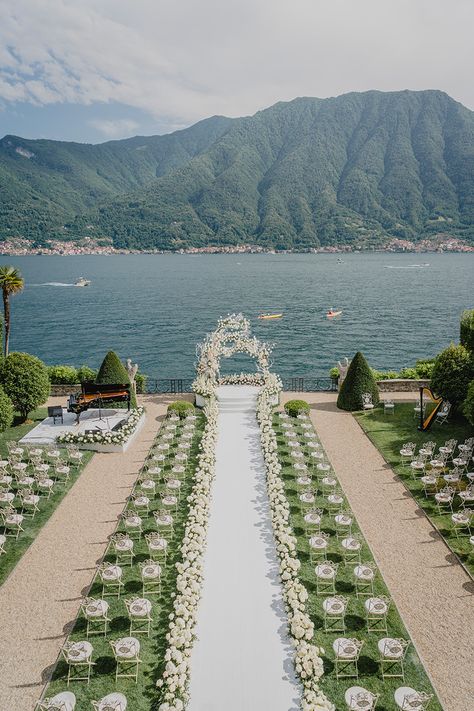 Luxury Wedding Aisle Outdoor, Outdoor Mansion Wedding, Italy Beach Wedding, Wedding Isles Outdoor, Wedding Outside Ceremony, Big Wedding Venues, Dreamy Patio, Vincenzo Dascanio, Italian Wedding Venues