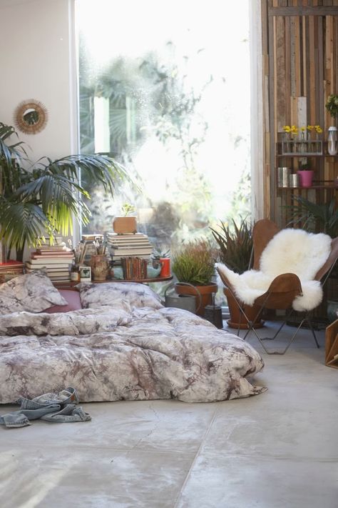 . Cocoon Bedroom, Moon Bedroom, Bohemian Bed, Bohemian Apartment, Floor Mattress, Bohemian Interior Design, Mattress On Floor, Magical Thinking, Beautiful Room