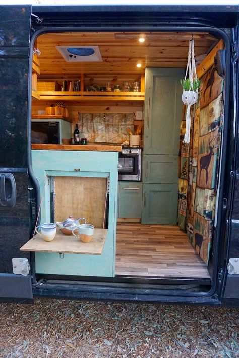 Diy Camper Van Ideas, Van Life Build, Van Ideas Interior, Van Living Aesthetic, Van Makeover, Vanlife Interiors, Van Life Interior, Diy Van Build, Converted Van