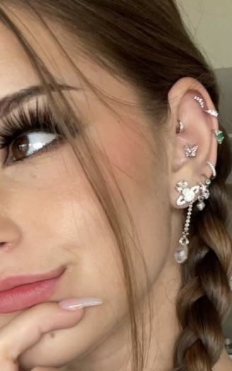 Cute Conch Jewelry, Fully Pierced Ears, Ear Piercing Ideas Conch, Conch Piercing Aesthetic, Brooke Monk Ear Piercings, Stacked Ear Piercings, Conch Ear Piercings, Conch Earring Jewelry, Cool Piercing Ideas