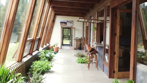 Earthship Vacation Home in Montana: Off-Grid Living Earthship Home Plans How To Build, Tiny Earthship, Earthship Home Cold Climate, Modern Earthship, Earthship Interior, Earth Ship Homes, Earthship House, Earthship Home Plans, Earth Ship