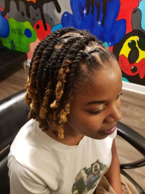 Two strands with loc knots . Loc Knots Styles Short, Short Two Strand Twist Locs, Natural Locks Dreadlocks, Loc Knot Bob, 2 Strand Twist Locs Style, Black Hair Locs, Loc Knots, Marley Locs, Locs Ideas