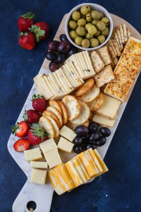 Making a Cheese Board for Easy Entertaining Cheese Board Easy, Small Cheese Boards, Charcuterie Inspiration, Charcuterie Cheese, Easy Cheese, Party Food Platters, Charcuterie And Cheese Board, Charcuterie Recipes, Celebration Ideas