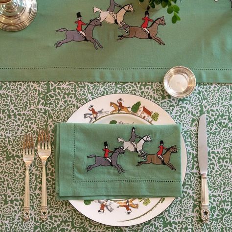 💚 Scene Green, Embroidered Horse, Green Napkins, Hunt Scene, Equestrian Decor, Derby Party, Place Setting, Napkins Set, Kitsch