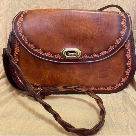 Cross Body Leather Bag, Women’s Bags, Leather Reference, Handmade Leather Purse, Handmade Leather Bags, Leather Patterns, Thrift Inspo, Brown Leather Purse, Tooled Leather Bag