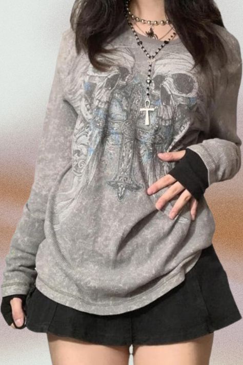 Round neck, letter print, long sleeve, drop shoulder, oversized tees, pullovers, fashionable. #amazon #amazonfinds #amazonbestsellers #tee #top #shirt #roundneck #longsleeve #graphicprint #dropshoulder #oversized #gothic #y2k #skull #cross #grey Grunge Long Sleeve, Shirt With Chains, Punk Style Outfits, Casual Halloween, Y2k Long Sleeve, Gothic Tops, Grunge Streetwear, Skeleton Print, Aesthetic T Shirts