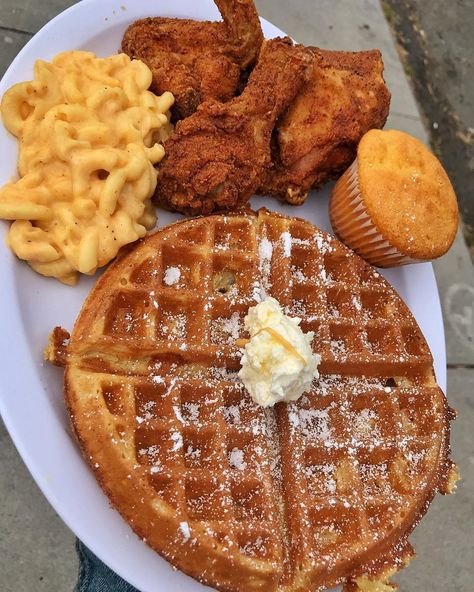 Chicken Waffles, Amazing Chicken, Daly City, Junk Food Snacks, Food Babe, La Food, Food Therapy, Delicacy Food, Snacks Saludables