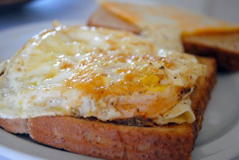 Fried Egg Sandwiches, Fried Egg Sandwich Recipe, Fried Egg On Toast, Outdoor Griddle, Egg Sandwich Recipe, Fried Egg Sandwich, Cooking Photos, Eggs Breakfast, Griddle Recipes