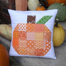 Scrappy patchwork pumpkin quilted pillow Patchwork Pumpkin, Sew Blankets, Inspirational Quilts, Scrappy Patchwork, Quilted Pillows, Quilting Methods, Fall Sewing Projects, Quilted Pillow Covers, Heart Quilt Pattern