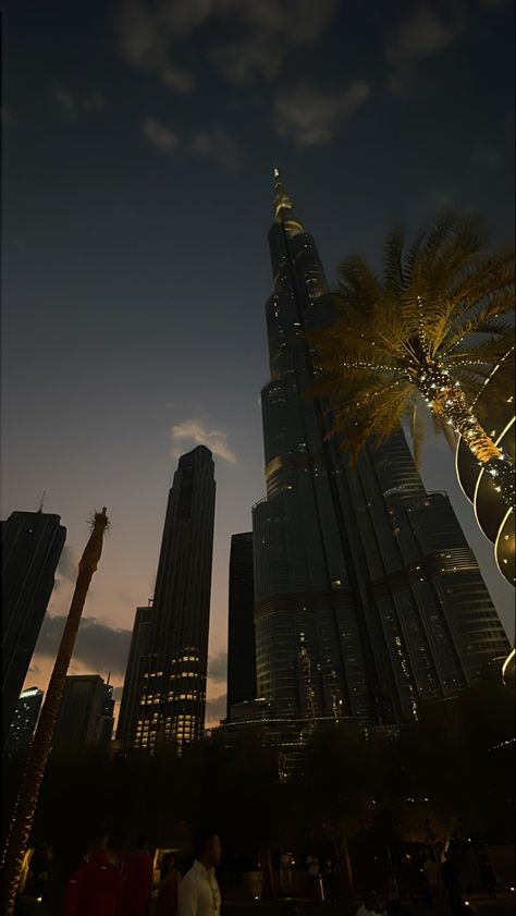 Dubai Sunset Aesthetic, Money Rich Aesthetic, Dubai Vibes, Dubai Sunset, Best Ways To Earn Money, City View Night, Future Aesthetic, Ways To Earn Money Online, Dubai Architecture