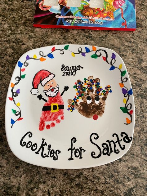 Christmas Footprint Plate Diy, Christmas Platter Kids Craft, Diy Christmas Platter Gift Ideas, Personalized Santa Cookie Plate, Handprint Santa Cookie Plate, Toddler Christmas Plate Crafts, Diy Santa Plate Kids, Baby Santa Cookie Plate, Baby Print Christmas Plate