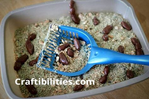 Kitty LITTER BOX CAKE - GROSS Halloween / April Fool's Day - PARTY FOOD idea - Cat Turds - Tutorial - So EASY Litter Box Cake, Kitty Litter Cake, Halloween Party Food Ideas, Creepy Halloween Party, Halloween Party Food, Spooky Snacks, Kitty Litter, April Fool's Day, Party Food Ideas