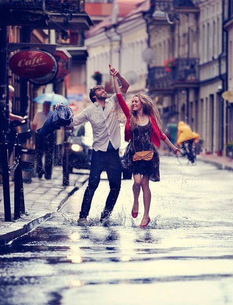 20+ Cute HD Love and Romance Pictures Of Couples In Rain #Cute #Couples #Rain #Photography Rain Dance, Lindy Hop, Photos Originales, Caroline Forbes, Foto Poses, Romantic Couple Photography, Foto Art, Photo Couple, Dancing In The Rain