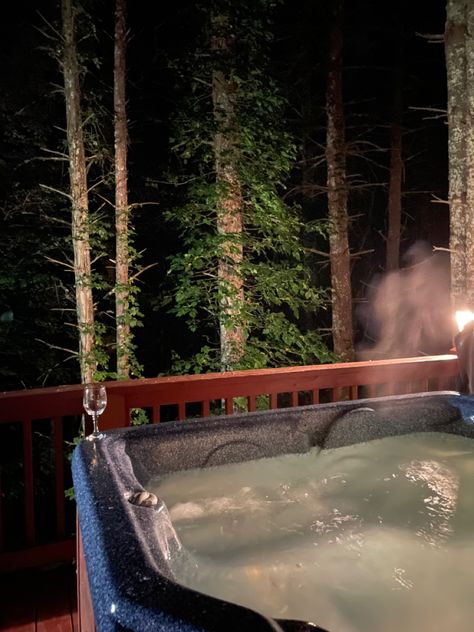 Log Cabin Vacation, Cozy Hot Tub Aesthetic, Winter Log Cabin Aesthetic, Cabin At Christmas, Summer Lodge Aesthetic, Winter Cabin Bedroom Aesthetic, Hot Tub Winter Aesthetic, Winter Cabin Hot Tub, Cabin Movie Night