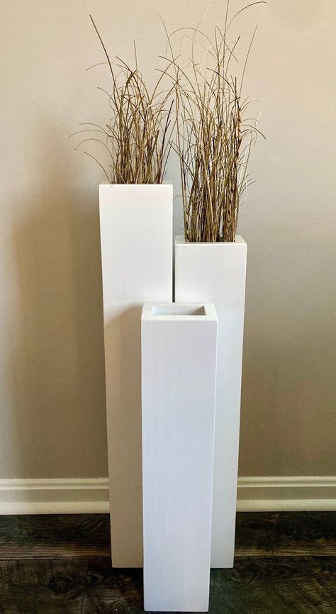 Large Floor Vase Filler Ideas, Floor Vases Decor Tall, Large Floor Vase Decor, Diy Floor Vase, Tall Vase Decorating Ideas, Floor Vases Decor, Big Floor Vases, Rustic Floor Vase, Curved Fireplace