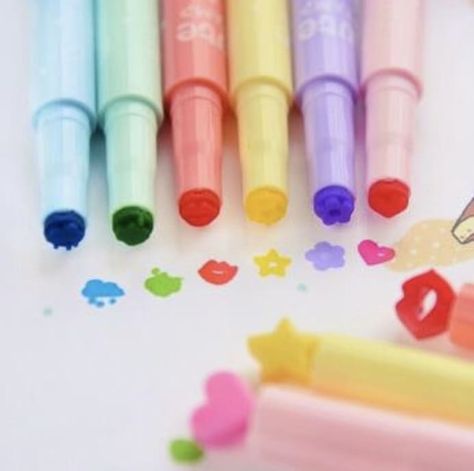 21 Items '90s Kids Had Bouncing Around Their Backpacks Pen Cute, Handmade Scrapbook, Korean Stationery, Highlighter Pen, Creative Stationery, Cute Candy, Photo Album Scrapbooking, Stationery Craft, Coloring Markers