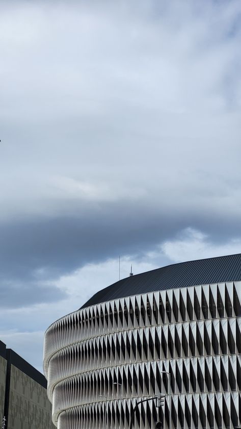 "Hoy es un buen día para sonreír." ▪️Bilbao Bilbao, Louvre, Building, Travel