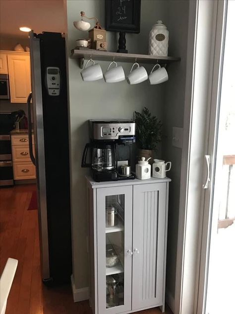 Coffee Bar Ideas Ikea, Corner Coffee Bar, Office Coffee Station, Wine Station, Balcon Mic, Office Coffee Bar, Coffee Shelf, Diy Coffee Station, Coffee Station Kitchen