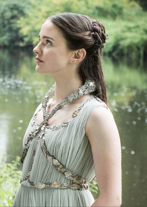 Lyanna Stark | Wiki Game of Thrones | FANDOM powered by Wikia Lord Eddard Stark, Rhaegar And Lyanna, Lyanna Stark, Game Of Thrones Outfits, Bran Stark, Game Of Thrones Costumes, Fashion Background, House Stark, Winter Rose