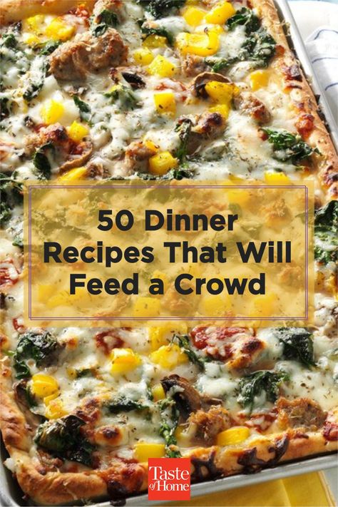 Feed the whole family (and a few more!) with these delicious dinner recipes that serve 12 or more! Dinner For Group, Large Family Dinner Ideas, Easy Sunday Dinner, Big Family Dinner, Large Family Meals, Sunday Dinner Recipes, Potluck Dishes, Cooking For A Crowd, Feed A Crowd