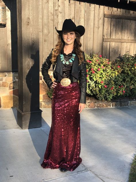 Rodeo queen gala outfit!! Rodeo Queen Outfits Dresses, Rodeo Prom Dresses, Rodeo Pageant Outfits, Rodeo Queen Dress, Rodeo Prom, Rodeo Queen Outfits, Rodeo Queen Clothes, Western Formal, Queen Clothes