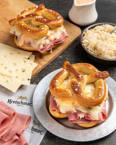 Pretzel Sandwich, Deli Sandwiches, Cold Cuts, Deli Meats, Family Eating, Soft Pretzels, Corned Beef, Pretzels, Healthy Snacks Recipes