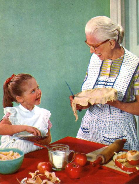 Baking apple pie with grandma Vintage Housewife, Baked Apple Pie, Retro Housewife, Grandmas Kitchen, Grands Parents, Grandmas House, Grandma And Grandpa, Vintage Life, Vintage Pictures