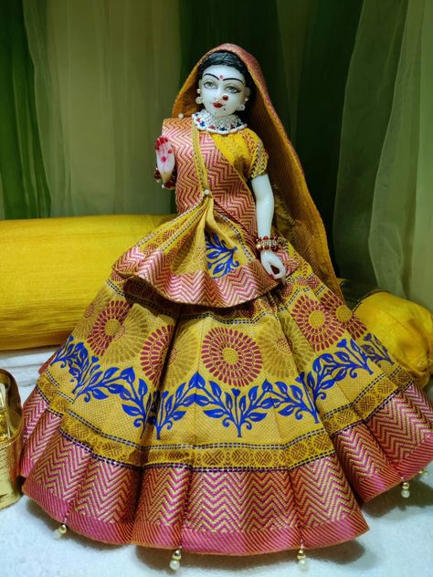 Krishna Poshak Design, Gangour Dresses, Matarani Dress, Deity Clothes, Dandiya Dress, Krishna Dress, God Clothes, Indian Wedding Gowns, Laddu Gopal Dresses