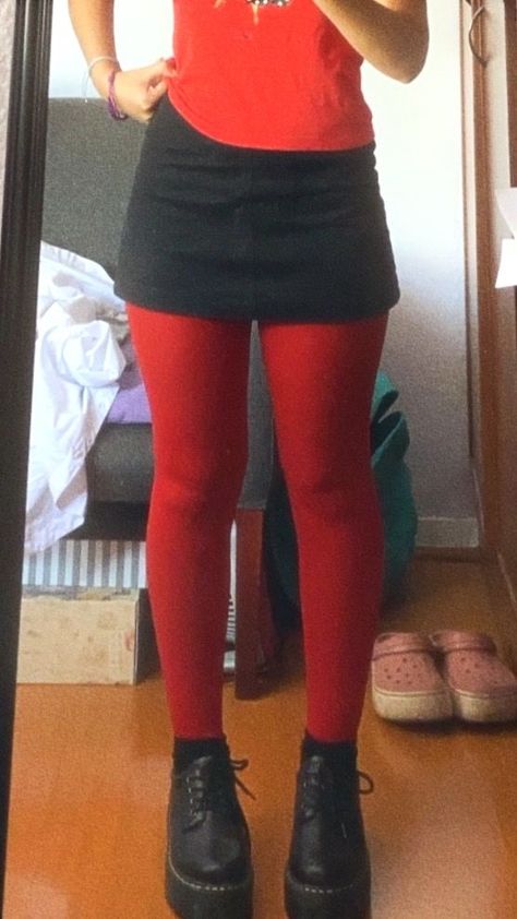 Pink Tights Outfit Aesthetic, Color Pantyhose Outfit, Outfit With Red Tights, Outfits With Colorful Tights, Red Tights Outfit Aesthetic, Colored Tights Outfit Aesthetic, Red Thighs Outfit, Outfits With Red Tights, Red Pantyhose Outfit