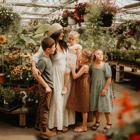 More greenhouse sessions please 😍 absolutely in love with how these turned out. #yegkids #yegmom #familyphotos #yegfamily #yegphotographer #familyphotographer Christmas Greenhouse Photoshoot, Plant Nursery, Family Photoshoot, Family Christmas, Christmas Photos, Family Photographer, Family Photos, Photographer