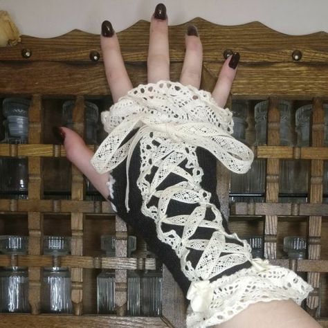 Aesthetic Black Accessories, Easy Cute Crochet, Knitting Fingerless Gloves, 일본 패션, Gloves Design, Diy Vetement, Working Women, The Empress, Really Cute Outfits