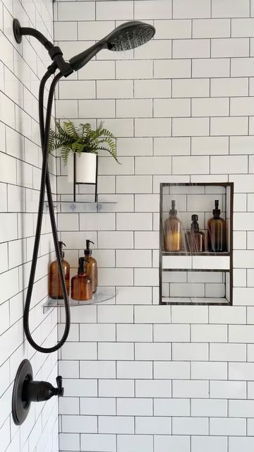 Tile Shower Organization Ideas, Modern Shower Organization, Bathroom Shower Organizer, Bathroom Organization Wall Shelves, Stand Up Shower Organization Ideas, Shower Shelves Diy, Shower Organizer Aesthetic, Organized Shower Ideas, Shower Stand Ideas