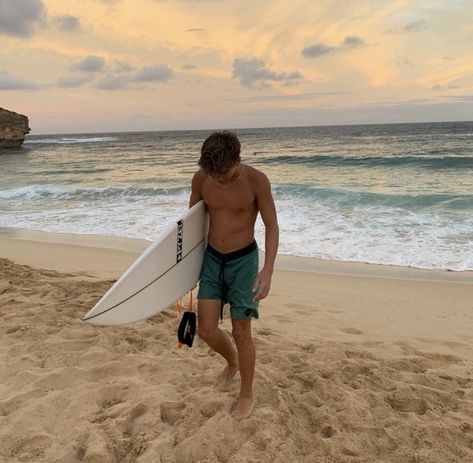 Hot Surfer Dudes, Surfer Boy Aesthetic, Surf Guys, Otis Williams, Surf Boy, Joana Marcus, Surf Boys, Hot Surfers, Surfer Guys