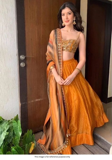 Silk Traditional Outfit, Unique Lehenga Designs Party Wear, Simple Lehenga Choli, Bollywood Lengha, Lengha Sari, Orange Lehenga, Lehenga Choli Designs, Lehenga Choli For Women, Simple Lehenga