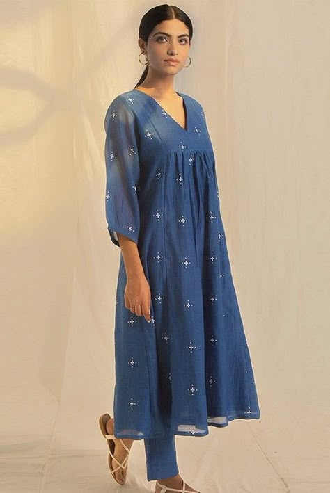 Classy Kurti Designs, Anarkali Dress Simple Cotton, Casual Kurta Sets For Women, Churidhar Top Designs For Women, Kurta Set Ideas, New Model Kurti Designs, Churidhar Designs Pattern, Simple Kurta Designs Casual, Aline Kurti Design Pattern