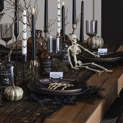 Home Decor Glam, Diy Halloween Home Decor, Hello 40, Ghost Theme, Spooky Dinner, Blue Banisters, Home Decor Cottage, Halloween Party Table, Halloween Skeleton Decorations