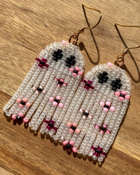 Beaded Skull Earring, Seed Bead Jewelry Tutorials, Halloween Beaded Jewelry, Seed Bead Fringe Earrings, Bead Fringe Earrings, Miyuki Beads Pattern, Floral Ghost, Seed Bead Jewelry Patterns, Seed Bead Crafts